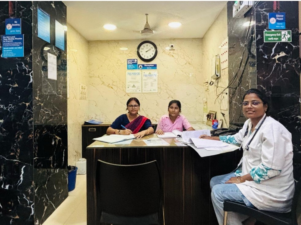 Medicare Nursing Home — indoor reception desk with staff